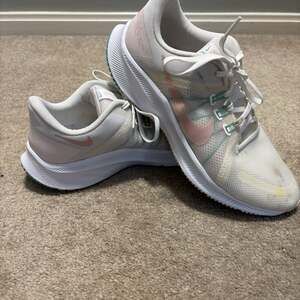 Nike Quest 4 DA1106-105 Women's Size 11  White Mesh Running Shoes No Insoles